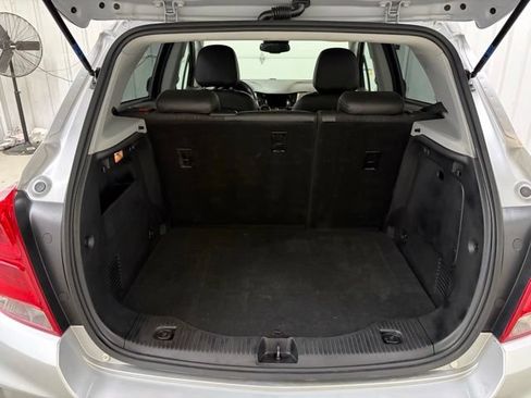 Used 2020 Chevrolet Trax LT w/ LT Convenience Package AWD/4WD image 11