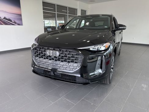 Used 2025 Audi Q5 Premium Plus w/ Premium Plus AWD/4WD image 3