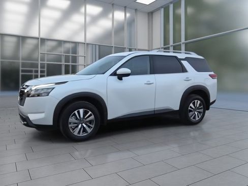 New 2025 Nissan Pathfinder SL image 4