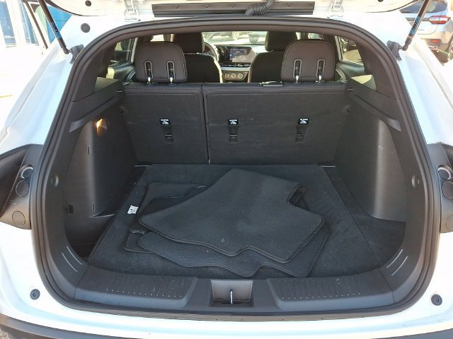Used 2024 Chevrolet Trax RS w/ Sunroof Package FWD image 37