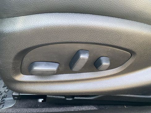 Used 2019 Chevrolet Impala Premier w/ Premier Confidence Package image 16