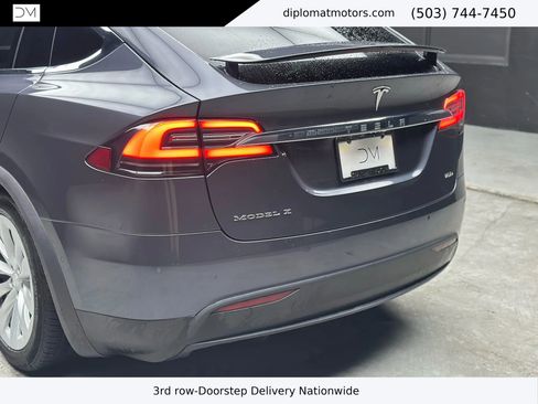 Used 2018 Tesla Model X 75D image 15