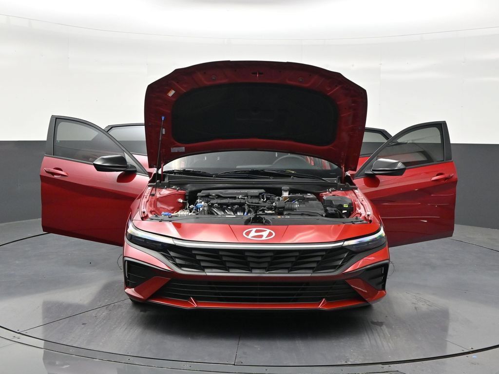 Used 2025 Hyundai Elantra Sport FWD image 33