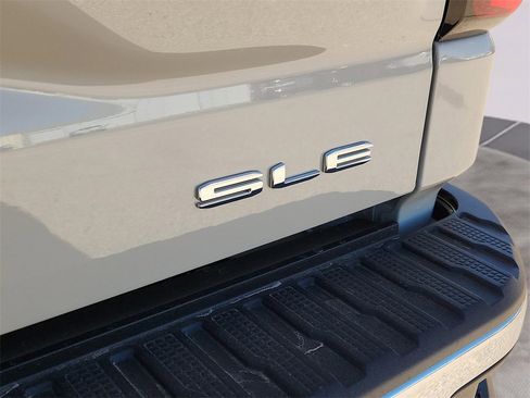 New 2026 GMC Sierra 1500 SLE image 11