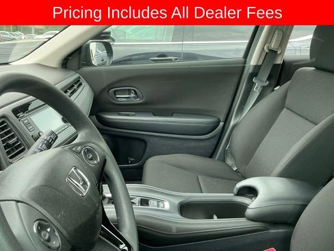 Used 2017 Honda HR-V LX image 7