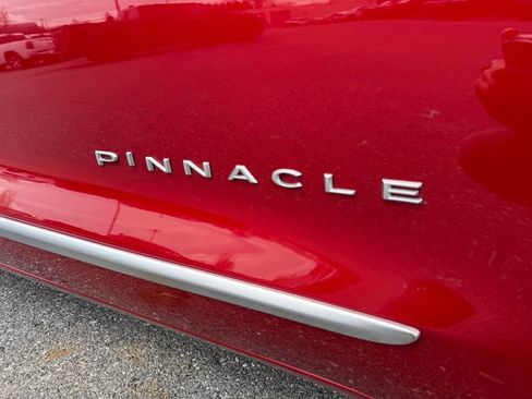 Used 2024 Chrysler Pacifica Pinnacle image 11