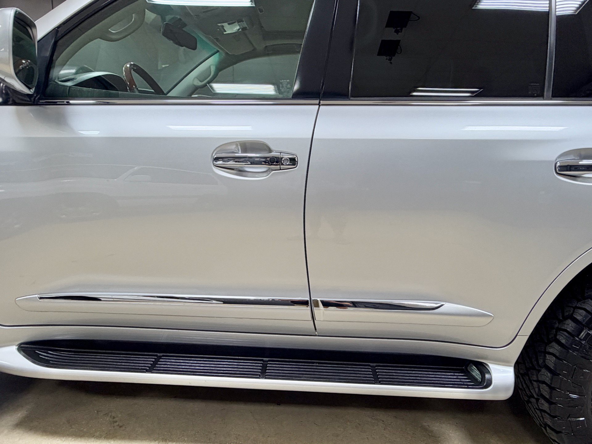 Used 2010 Lexus LX 570 4WD image 16