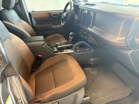 Used 2023 Ford Bronco Outer Banks w/ Sasquatch Package AWD/4WD image 12