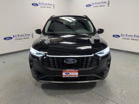 Used 2025 Ford Escape Platinum image 2