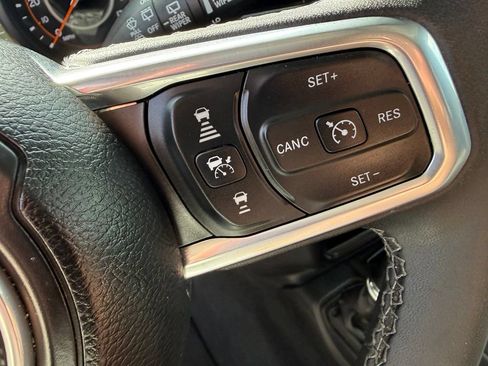 Used 2025 Jeep Wrangler Unlimited Sahara AWD/4WD image 24