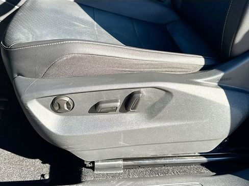 Used 2020 Volkswagen Tiguan SE image 24