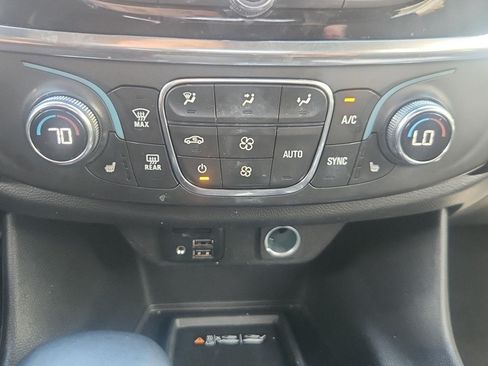 Used 2023 Chevrolet Traverse RS AWD/4WD image 21