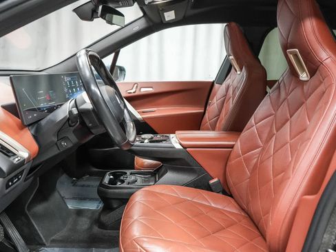 Used 2023 BMW iX xDrive50 w/ Sport Package image 18