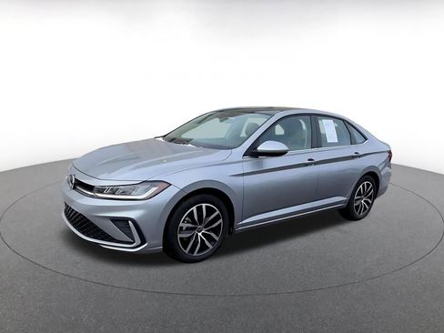 Used 2025 Volkswagen Jetta SE image 8