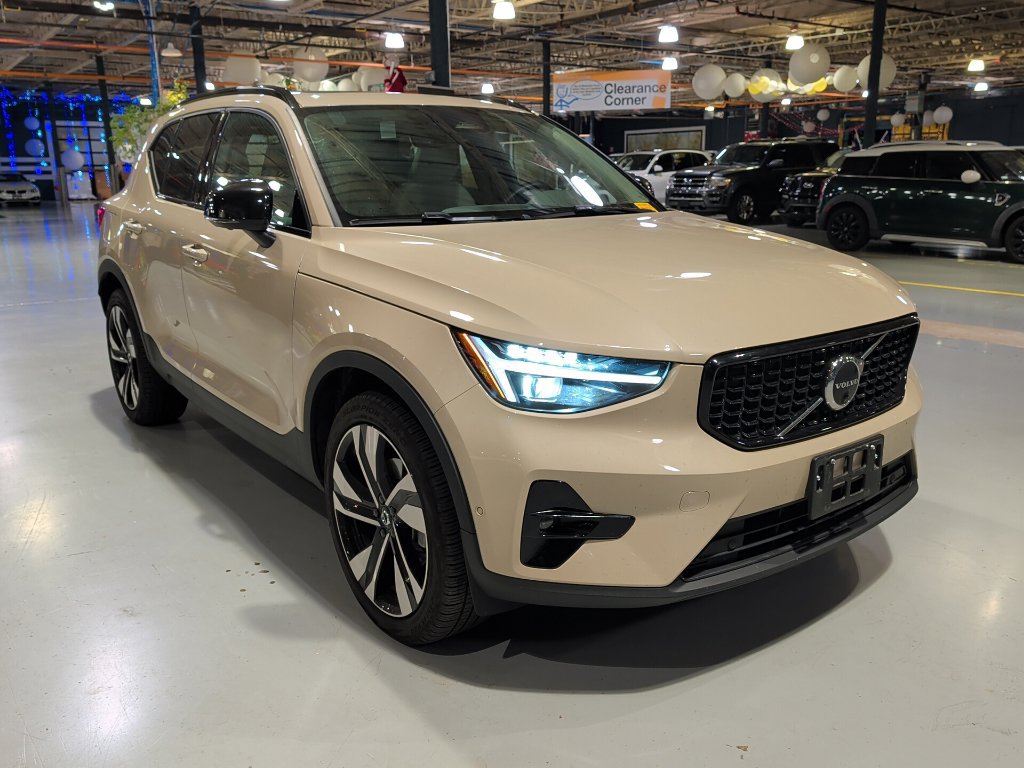Used 2025 Volvo XC40 B5 Ultra w/ Climate Package AWD/4WD image 6