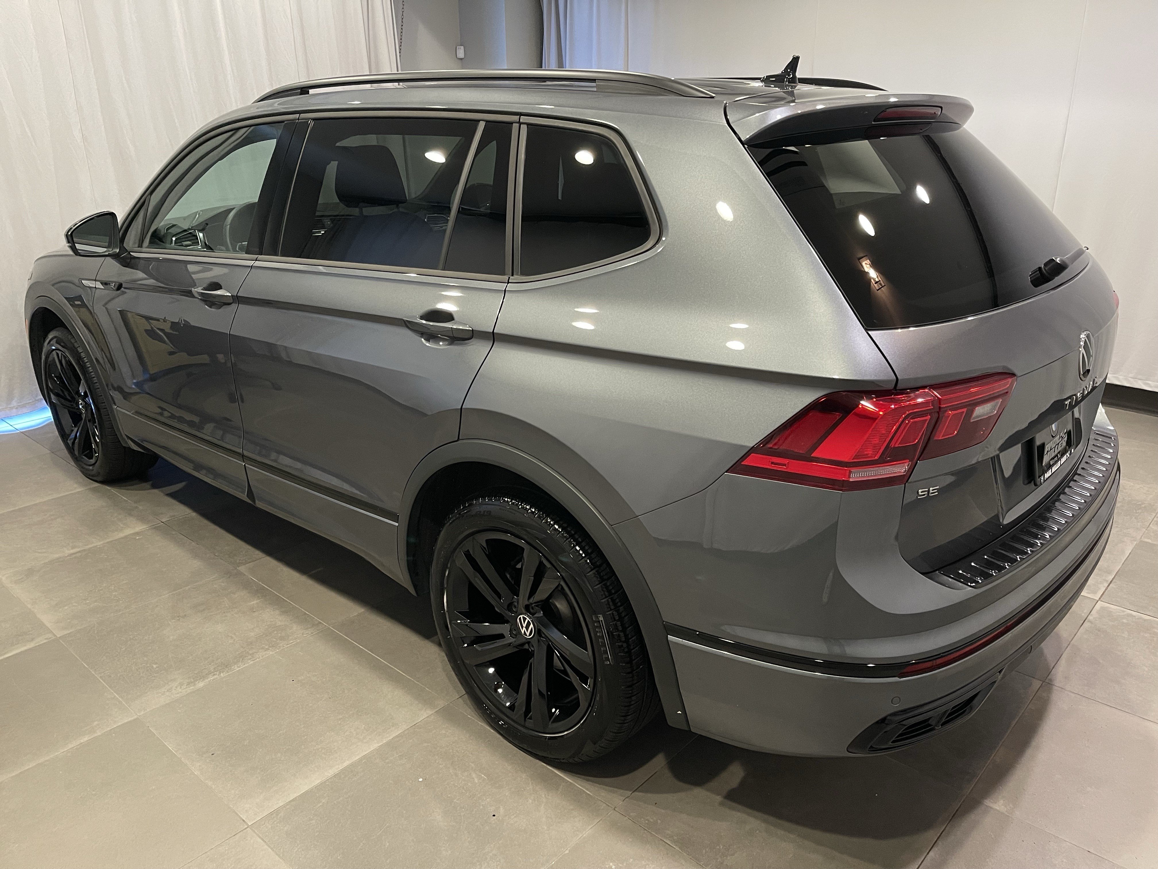 Used 2024 Volkswagen Tiguan SE R-Line AWD/4WD image 4