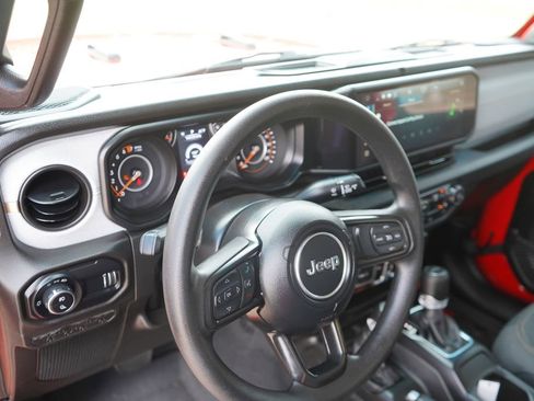 Used 2025 Jeep Gladiator Sport AWD/4WD image 18