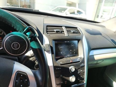 Used 2013 Ford Explorer XLT image 6
