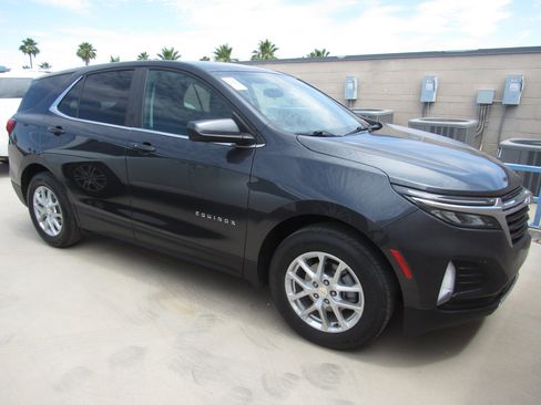 Used 2023 Chevrolet Equinox LT FWD image 2