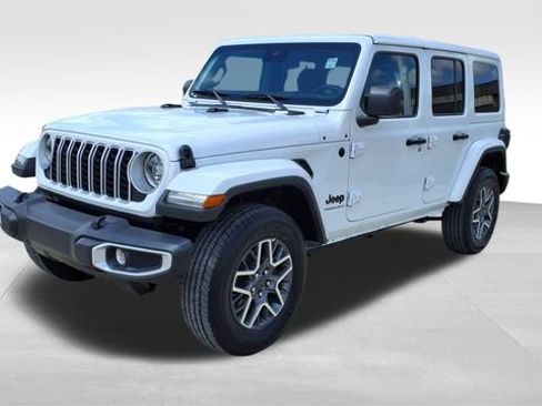 Used 2025 Jeep Wrangler Sahara image 3