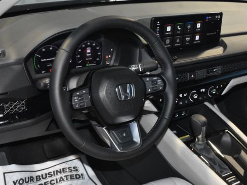Used 2025 Honda Accord Touring image 2