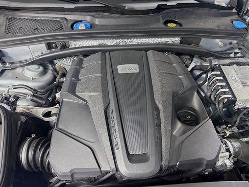 Used 2020 Porsche Macan S image 36