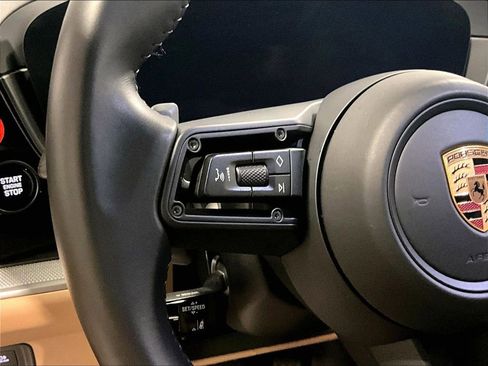 Certified 2025 Porsche Cayenne Coupe image 23