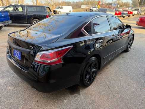 Used 2015 Nissan Altima 2.5 SV w/ Convenience Package image 4