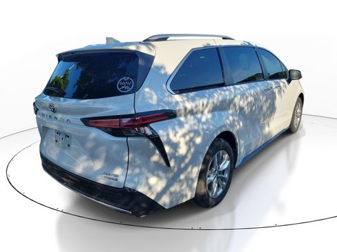 Used 2023 Toyota Sienna Limited AWD/4WD image 6