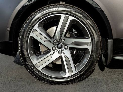 New 2026 Land Rover Discovery Limited Edition AWD/4WD image 11