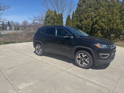 Used 2019 Jeep Compass Limited AWD/4WD image 2