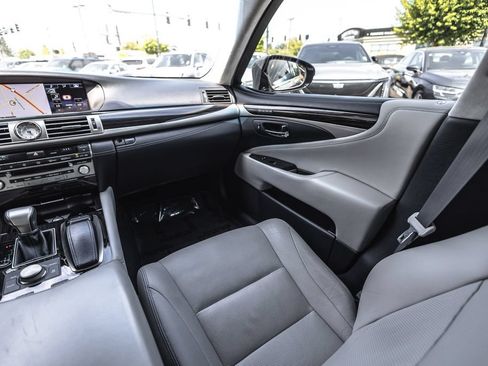 Used 2015 Lexus LS 460 w/ Comfort Package RWD image 22