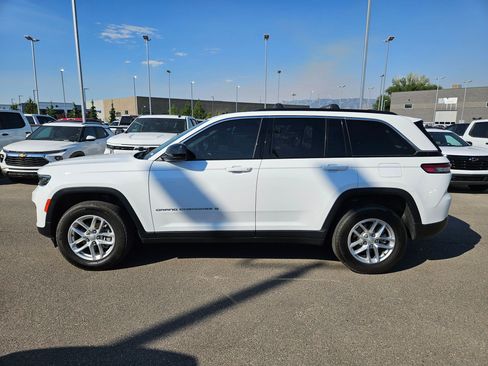 Used 2024 Jeep Grand Cherokee Laredo X w/ Luxury Tech Group I AWD/4WD image 7