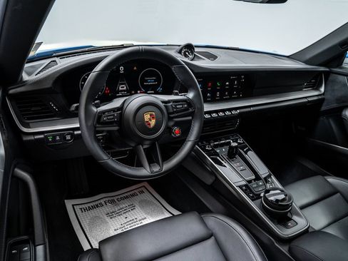Used 2025 Porsche 911 Carrera image 4