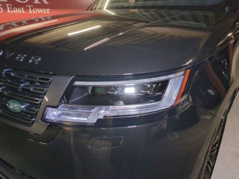 New 2026 Land Rover Range Rover Long Wheelbase SE AWD/4WD image 10
