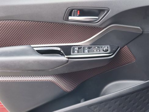 Used 2019 Toyota C-HR Limited image 22