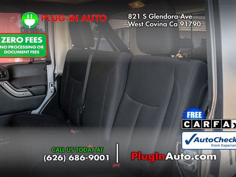 Used 2017 Jeep Wrangler Unlimited Sport w/ Connectivity Group AWD/4WD image 12