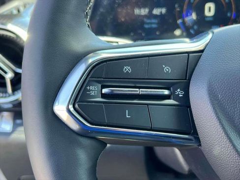 Used 2025 Chevrolet Equinox LT w/ Safety and Technology Package image 19