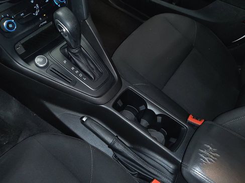 Used 2017 Ford Focus SE image 26