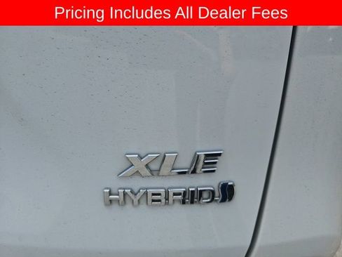 Used 2022 Toyota RAV4 XLE AWD/4WD image 11