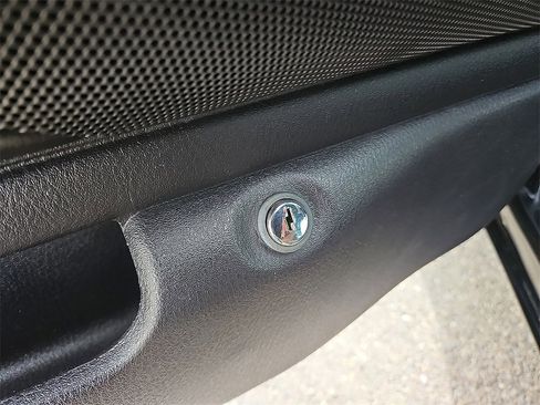 Used 2003 Ford Thunderbird Base image 17