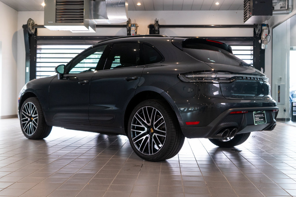 Certified 2026 Porsche Macan AWD/4WD image 3