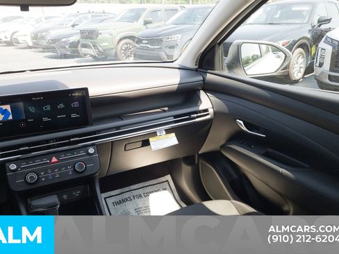 Certified 2025 Hyundai Tucson SE image 19