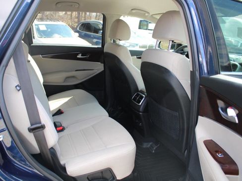 Used 2018 Kia Sorento LX image 27