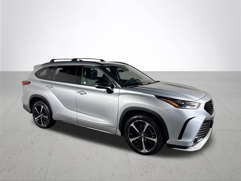 Used 2021 Toyota Highlander XSE AWD/4WD image 4