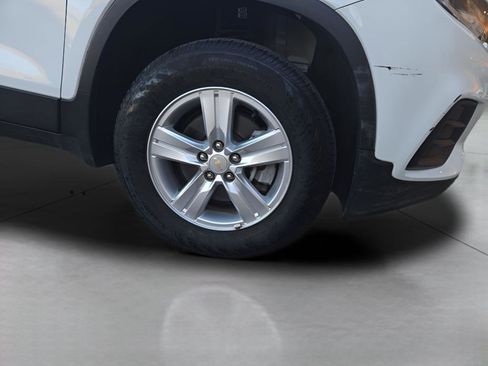 Used 2022 Chevrolet Trax LT w/ LT Convenience Package image 10