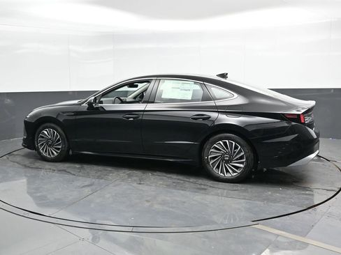 New 2025 Hyundai Sonata Limited image 9