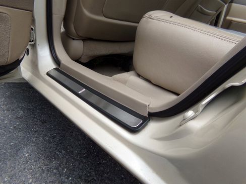 Used 2001 Lincoln Continental image 79