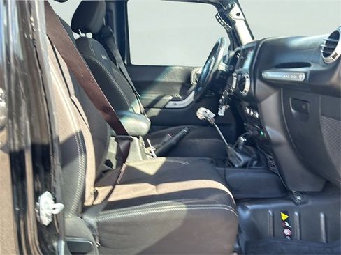 Used 2016 Jeep Wrangler Unlimited Sahara w/ Connectivity Group image 11