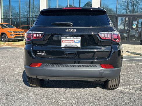 New 2026 Jeep Compass Latitude image 7